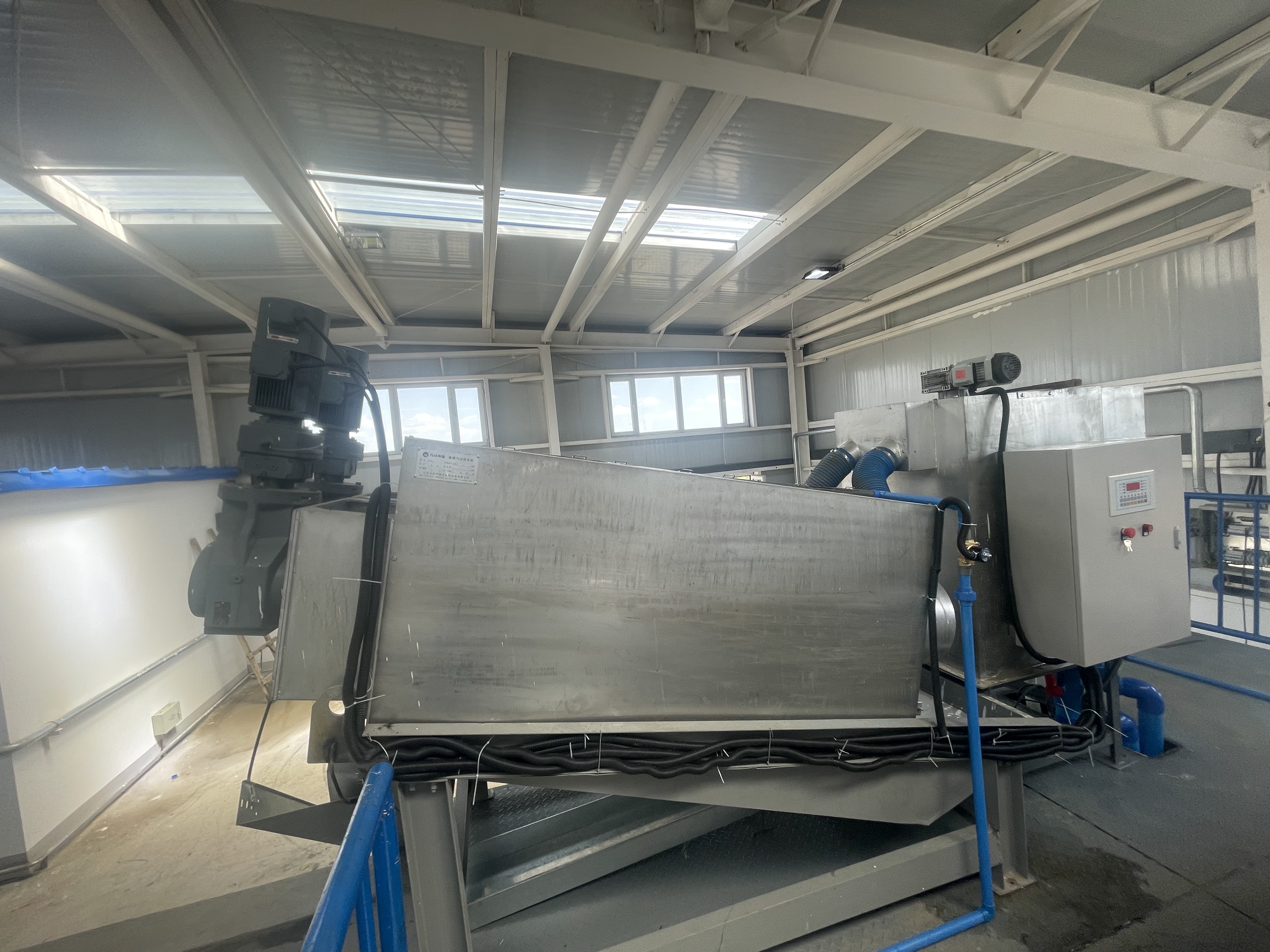 煤化工污水適合用疊螺機(jī)嗎？新疆煤化工擴(kuò)增402型疊螺機(jī)