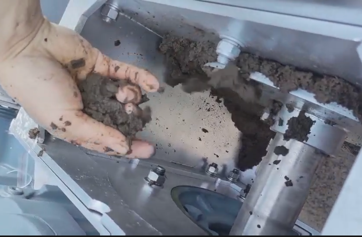 疊螺機出泥狀態(tài)